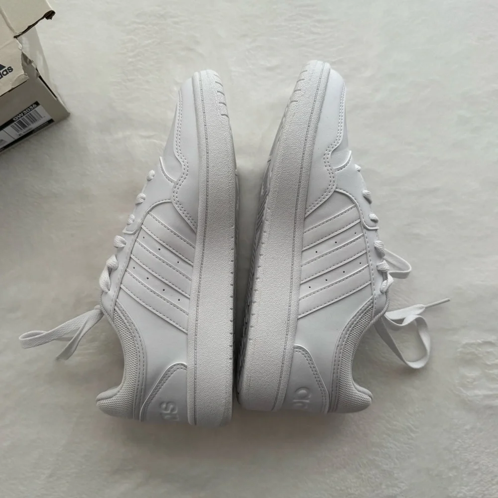 Adidas Hoops 3.0 White Sneakers in Size 7 New In Box - Picture 3 of 7